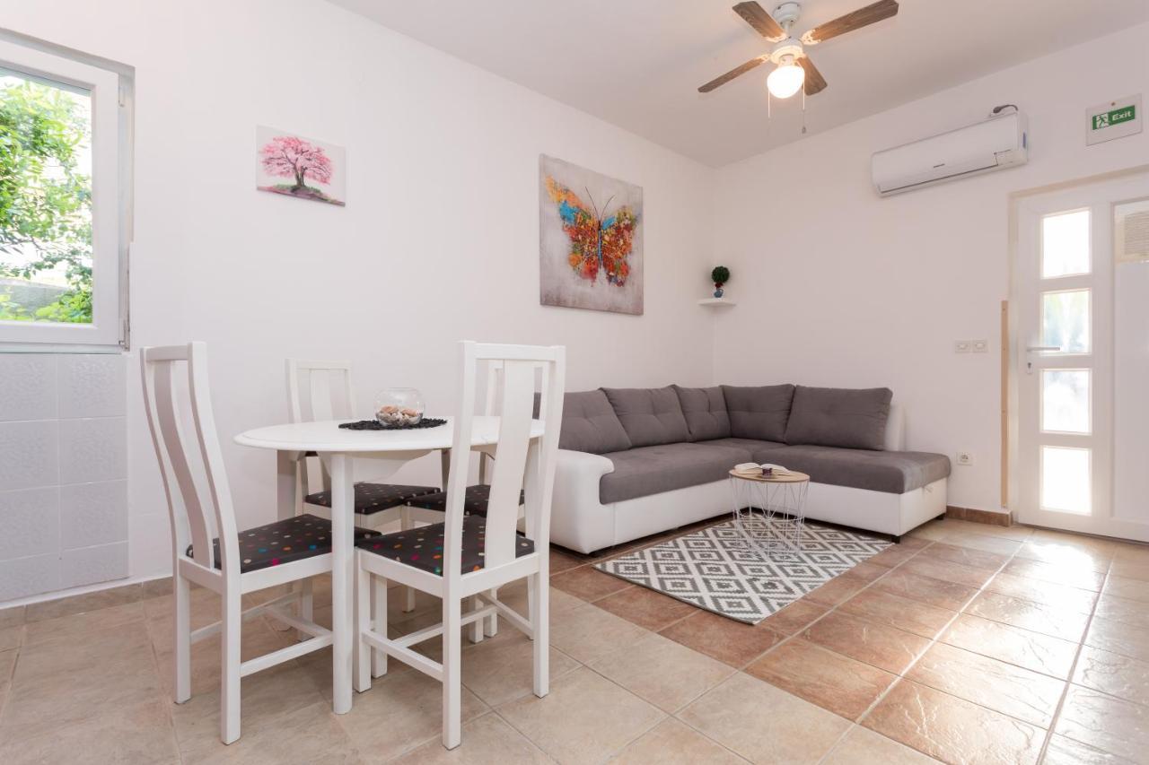 Lara - Apartment Near The Beach Vrbnik Exterior photo